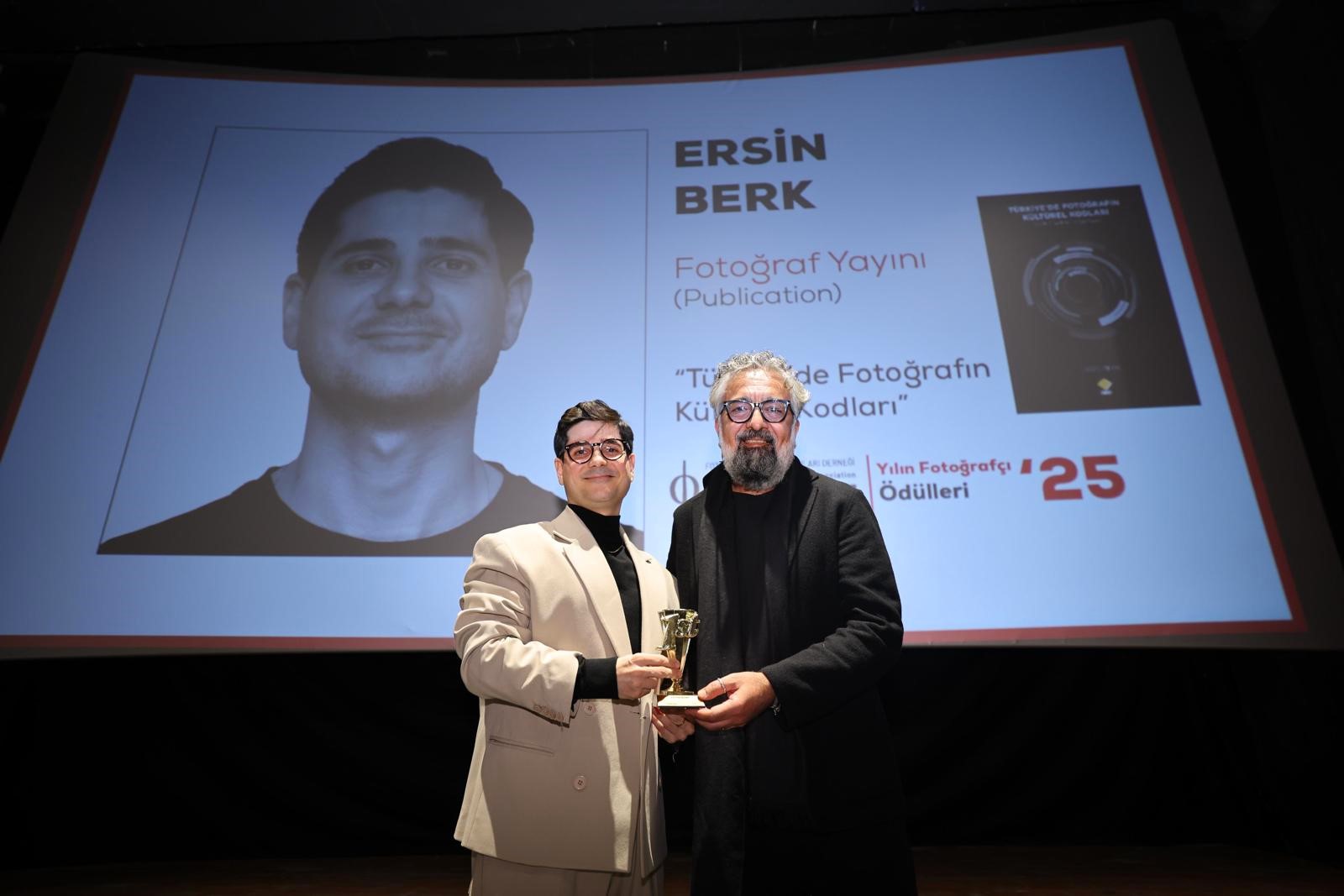 SUBÜ’lü akademisyen Ersin Berk’e Yılın Fotoğraf Yayını Ödülü