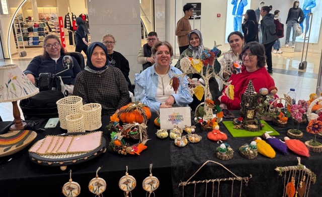 Engelsiz Hobi Atölyeleri'nin el sanatları sergisi Sakarya'da farkındalık yarattı