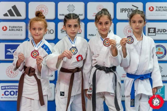 Genç judokalar madalya kazandı.