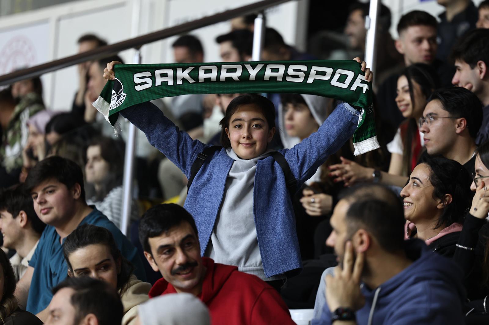 Büyükşehir Basketbol Takımı, Kütahya BSK Karşısında 80-51’lik Net Galibiyetle Sezonun 17. Zaferini Elde Etti