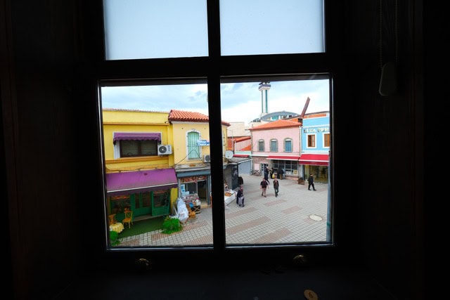 Restorasyon çalışmalarıyla yenilenen 45 yapı, bölgenin estetiğine katkı sağlıyor.