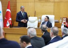 Adalet Bakanı Akın Gürlek, Sakarya Büyükşehir Belediyesi’nde: Şehre ‘Huzur Şehri’ Övgüsü ve Birlik Mesajı