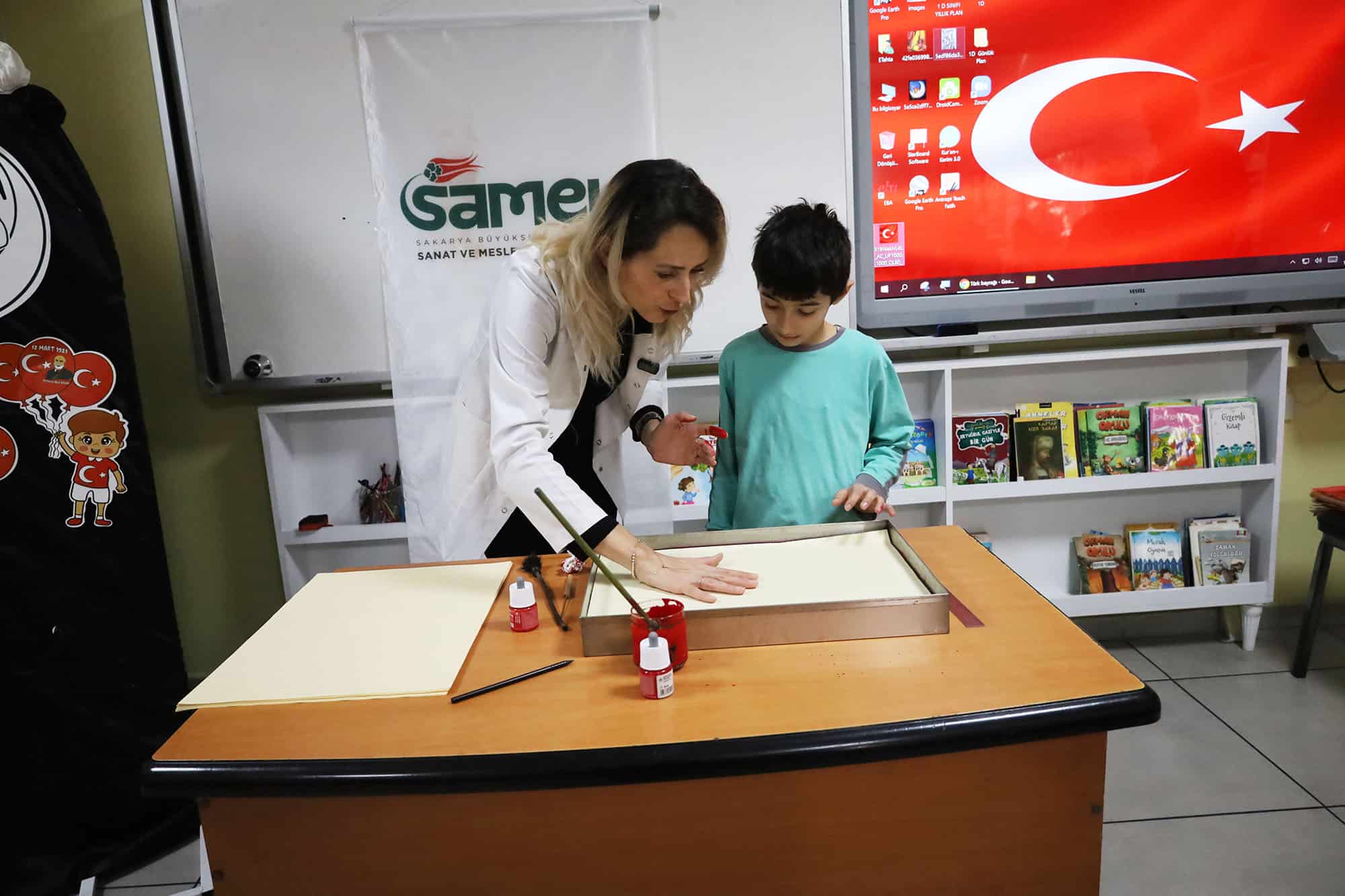 Sakarya Büyükşehir Belediyesi’nden Öğrencilere İstiklal Marşı ve Ebru Sanatı Etkinliği