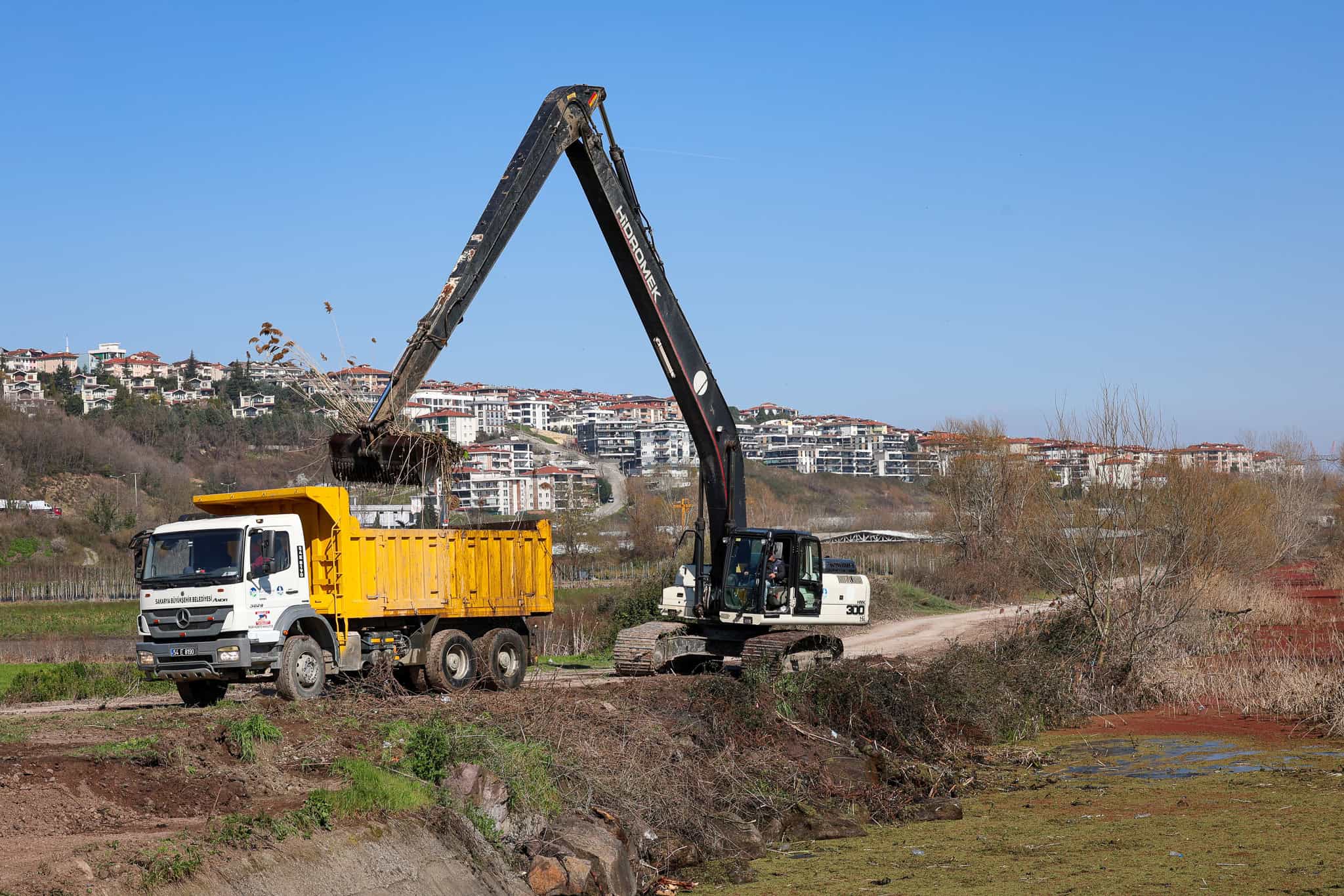 Sakarya’da Çark Deresi’nde 5 Kilometrelik Hatta Yoğun Temizlik ve Hijyen Çalışması Sürüyor