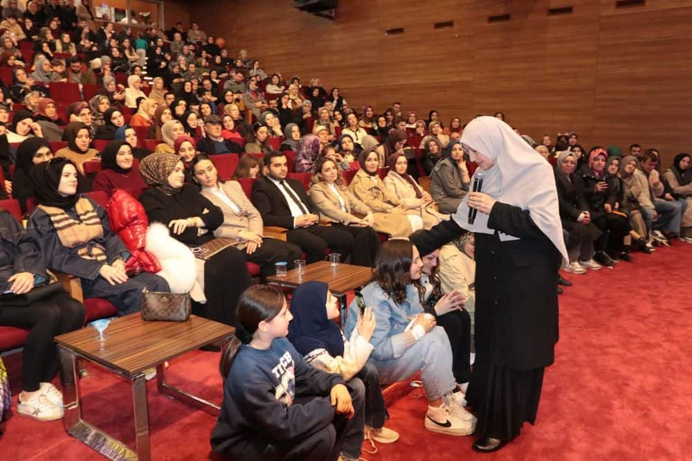Serdivan’da “Ailede Maneviyat” Konulu Söyleşiye Yoğun İlgi