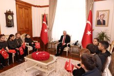 Sakarya Valiliği’nde 23 Nisan’da Öğrenciler Temsili Yönetimde Buluştu