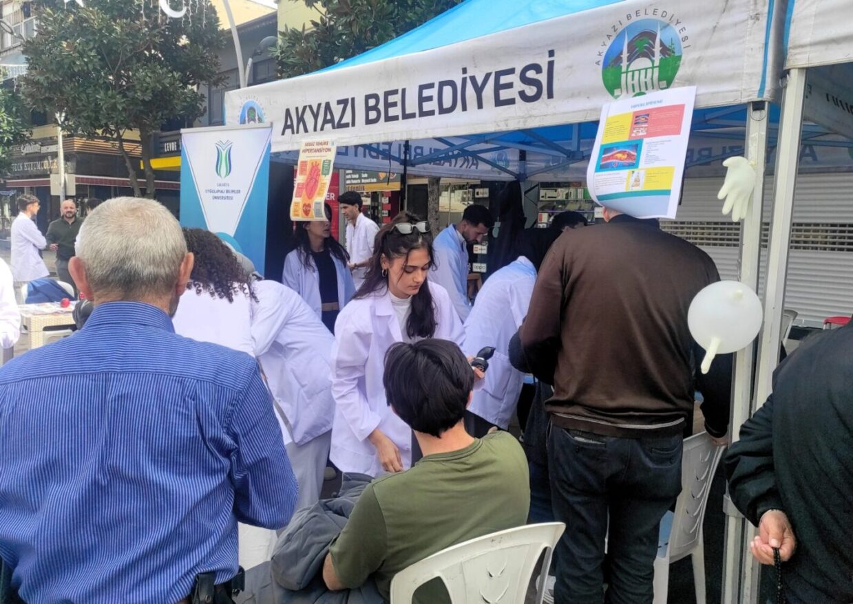 Akyazı’da Sağlık Sokağı Etkinliğinde Hipertansiyon ve Diyabet Farkındalığı Artırıldı