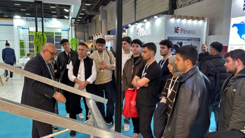 Sakarya MYO Elektrik ve Enerji Bölümü Öğrencileri SOLAREX 2026 Fuarında Sektörel Teknolojilerle Tanıştı