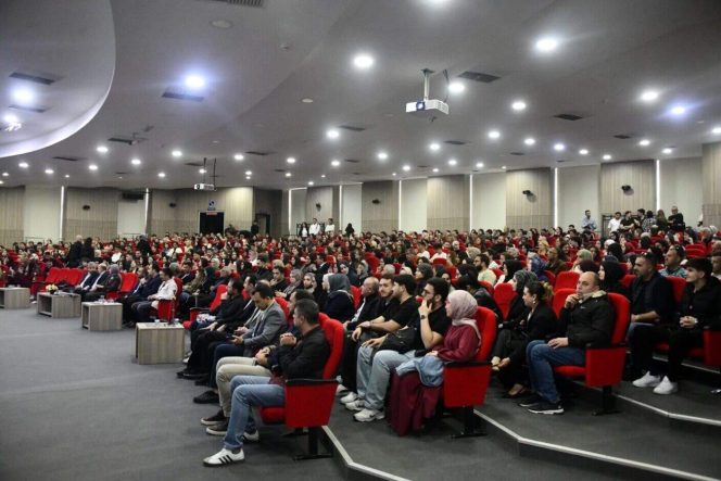 Sakarya Üniversitesi SBF’de Güz Dönemi Başarılı Öğrenciler Belgelerini Aldı