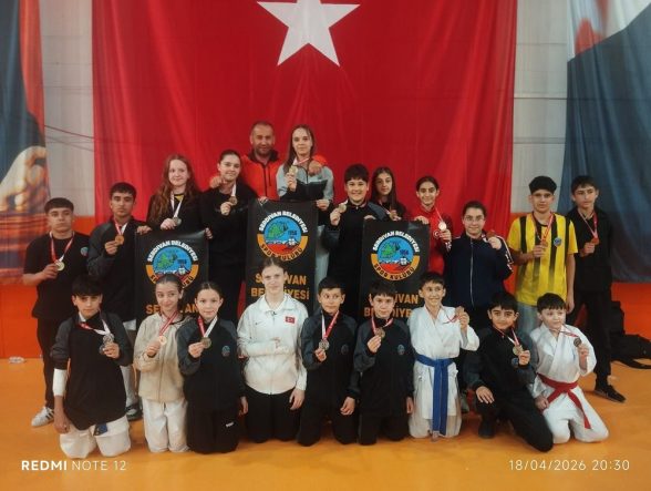 Serdivanlı Karate Takımı 23 Nisan Şampiyonası’nda 10 Birincilik ve 25 Madalya Kazandı