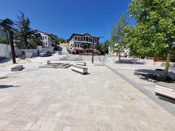 Taraklı’da Tarihi Çınar ve Şehit Mehmet Nuri Kocabıyık Parkı Yenileniyor