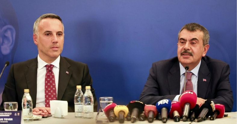 AK Parti Sakarya İl Başkanı Tever: Eleştiriler Eğitim Vizyonunu Hedef Alıyor