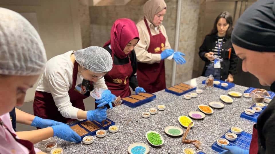 Sakarya'da Anneler Günü'ne Özel Anne-Çocuk Çikolata Atölyesi 9-10 Mayıs'ta Düzenlenecek