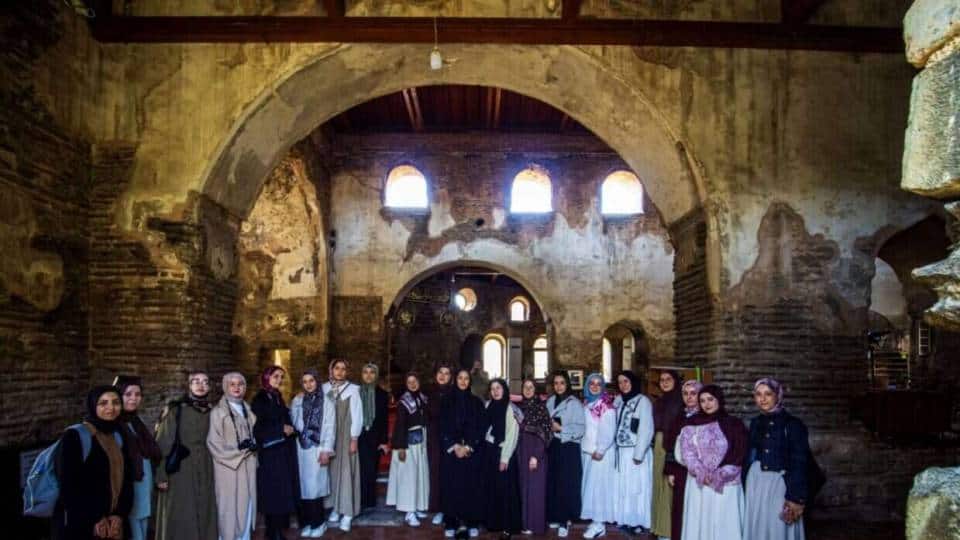 SAÜ İlahiyat Fakültesi Öğrencileri İznik’te Alan Çalışmasıyla Fotoğraf Bilgilerini Uyguladı